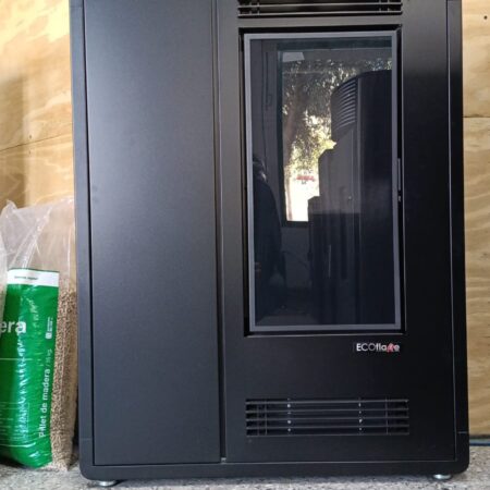 Ecoflame Slim estufa a pellets pasillos o espacios angostos 80m2